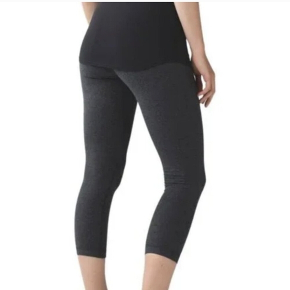 Lululemon Wunder Under Crop Leggings in Heathered Black (4) - Picture 1 of 9